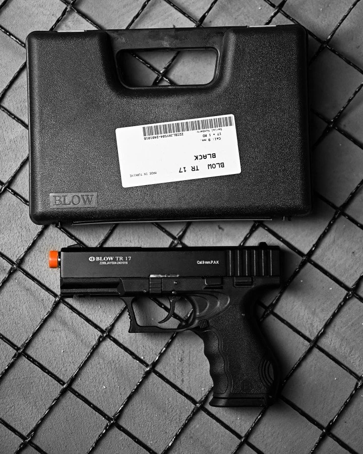 Стартовий пістолет Blow TR 17 чорний ДЛ7110