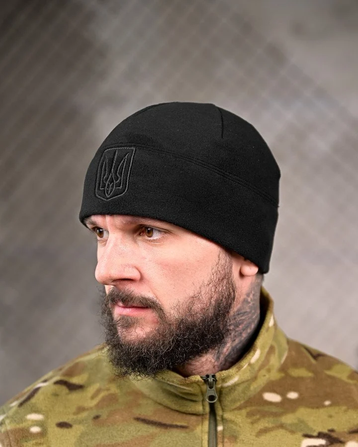 Флісова шапка з гербом, чорний