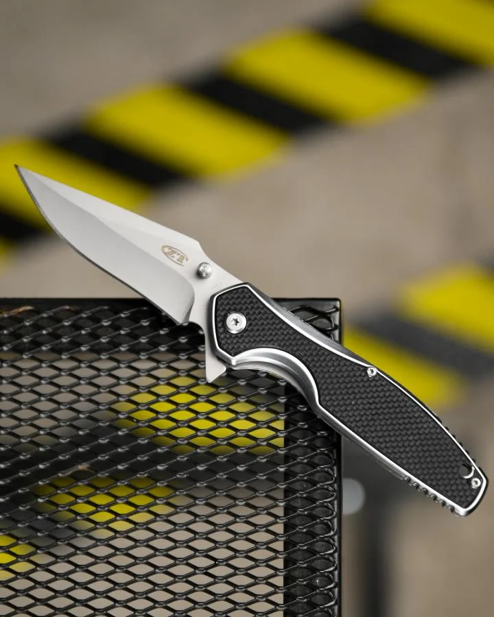 Ніж викидний Zt чорний